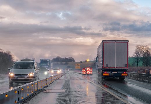 Vozači,oprez:Kolovozi vlažni,vidljivost smanjena zbog magle