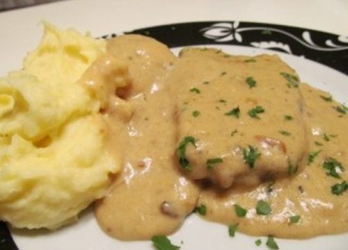 Prijedlog za danas:Juneće šnicle u sosu od bijelog luka