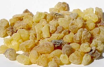 Osim u vjerskim obredima, tamjan se od davnina koristi kao narodni lijek