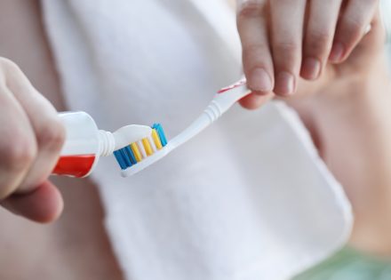 Da li treba da peremo zube prije ili poslije doručka?