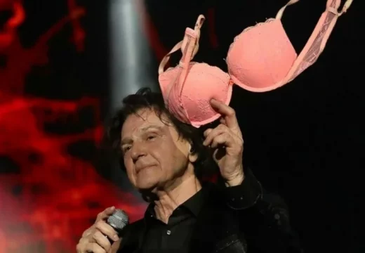 Čoli u Zadru žene na binu bacale grudnjake