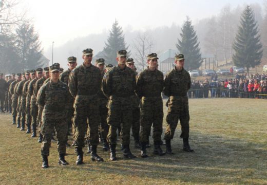 Mijenjaju pravila da popune vojne redove