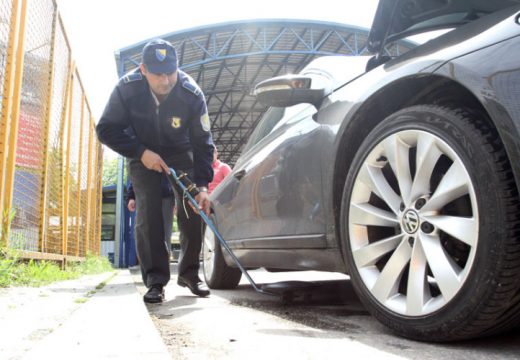 Švercovali i vozilo za golf teren