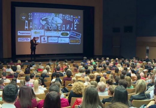 Dani komedije: Nastupili i banjalučki glumci sa predstavom “Šećer je sitan osim kad je kocka”