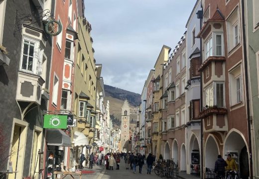 Italijanski grad u kojem se jedu kobasice i pije pivo