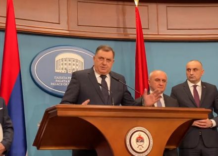 Dodik: Prihvatam da novinarska zajednica napravi zakon o medijima