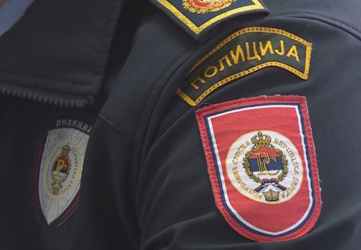 Tojota završila na krovu, nema povrijeđenih