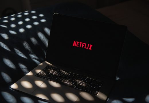 Netflix ima tajni meni sa skrivenim filmovima i serijama, a evo kako ga otključati