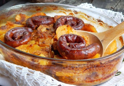 Prijedlog za danas: Krompir u pikantnoj varijanti sa kobasicama