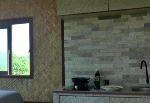 Od gomile smeća sakupljenog iz rijeke sagradio sebi kuću