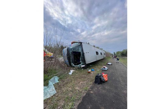 Vatrosci izvlačili putnike, povrijeđena i djeca