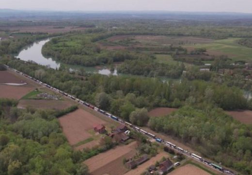 Nepregledne kolone u Donjoj Gradini; 400 autobusa, prisustvovalo 30.000 posjetilaca (VIDEO)
