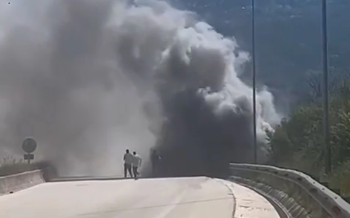 Zapalio se bus pun đaka