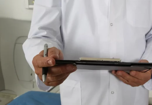 Medicinari ostali kratkih rukava, najavljuju generalni štrajk