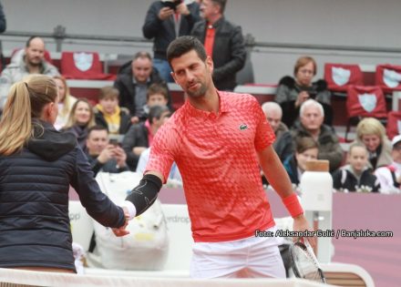 SO23: Novak u problemu, Luka blista