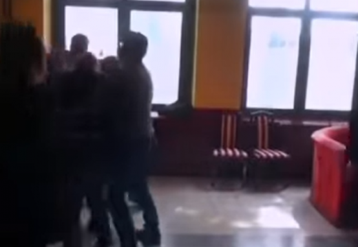 Snimak tuče odbornika zapalio mreže (VIDEO)