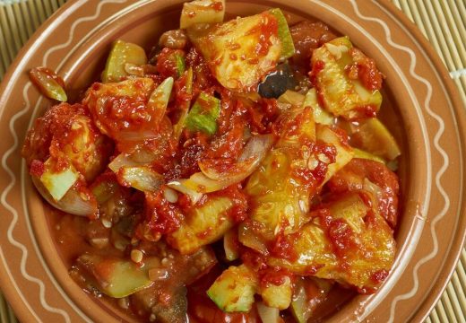 Prijedlog za danas: Pikantni sataraš s patlidžanom i tikvicama