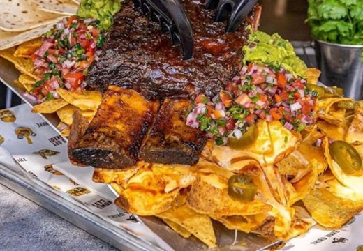 Australski restoran poslužuje hranu na lopati (VIDEO)