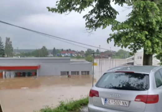 Poplavljeni putevi, pod vodom i vrtić