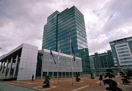 Poljuljane fotelje svih v.d. direktora