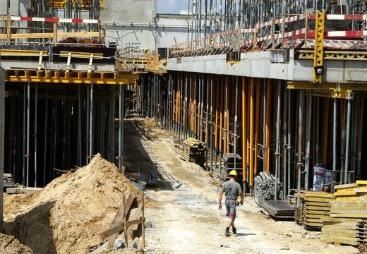 Mladić u Banjaluci pao sa devet metara zbog nepropisnog izvođenja radova