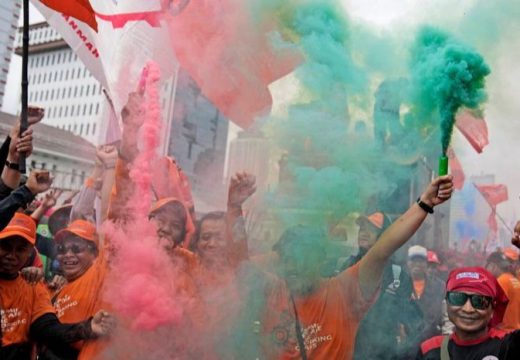 Od rituala na livadi do prepunih ulica i dimnih signala