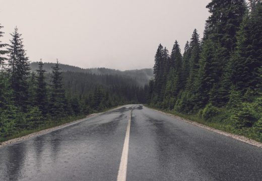 Vozači oprez: Odroni na cesti, kolovoz vlažan