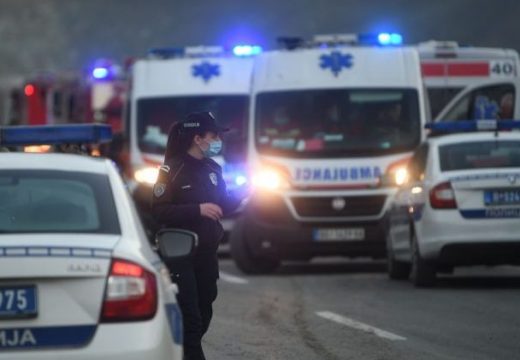 Majka i sin zadobili povrede sjekirom i nožem: Dječak (13) ih napao?