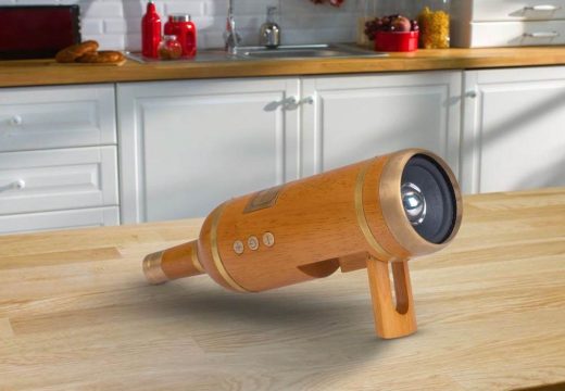 Boca vina koja reprodukuje muziku