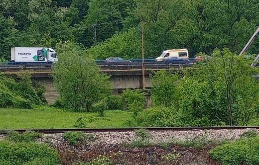 Stravična nesreća kod Žepča: Jedna osoba poginula, sumnja se da ima još mrtvih