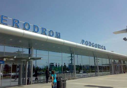 Zatvoreni aerodromi, avioni kruže
