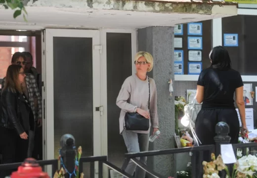 Dječak koji je ranjen u OŠ “Vladislav Ribnikar” i dalje u teškom stanju: Ne može da pomjera noge i jednu ruku