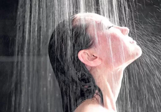 Jutarnje ili večernje tuširanje: Šta je bolje za zdravlje?