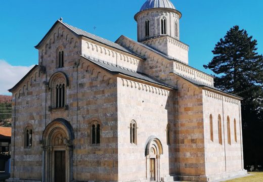 Kvinta traži hitno sprovođenje odluke o vraćanju zemljišta Visokim Dečanima