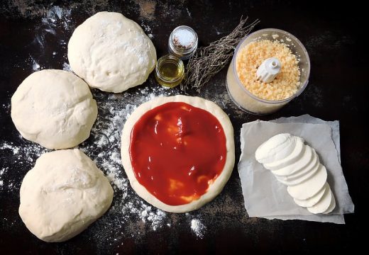 Napravite tijesto za pizzu samo od dva sastojka