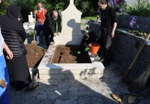 Pronađene mošti Svete Ane, majke Svetog Vasilija (FOTO)