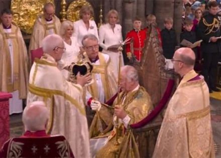 Krunisan kralj Čarls III u Londonu ( Video)