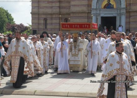 Litija na ulicama grada (Foto/Video)
