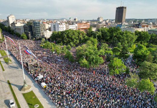 AFP: U Srbiji nekoliko desetina hiljada ljudi na skupu protiv nasilja