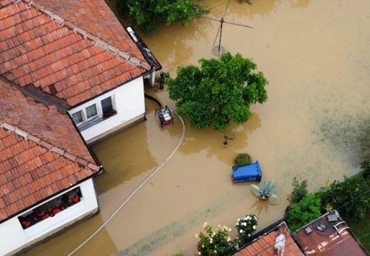 U Srbiji vanredno stanje u 35 opština (VIDEO)