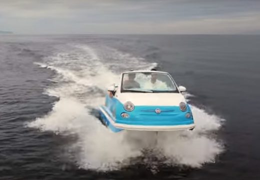 Ovaj fićo juri i po vodi (VIDEO)