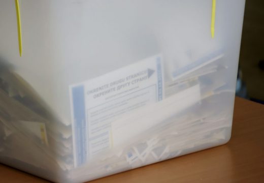 CRNOGORCI BIRAJU: U ponoć počinje izborna tišina