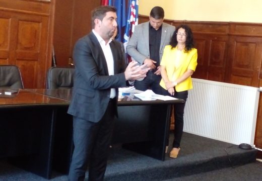 Potpisani ugovori o adaptaciji kuća za 46 demobilisanih boraca