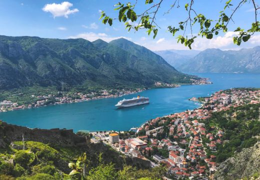 Plaže u Crnoj Gori se polako pune, evo kakve vas cijene očekuju