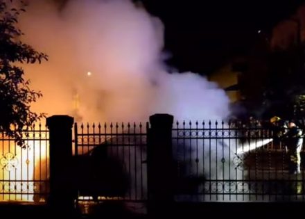 Odborniku iz Gradiške zapaljen automobil (Video)