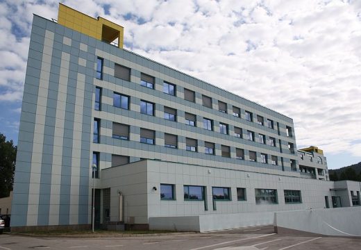 Nastavnik hospitalizovan i intubiran, u toku je operacija