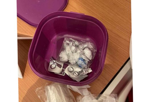 Odbijali da otvore stan, policija nakon upada pronašla drogu