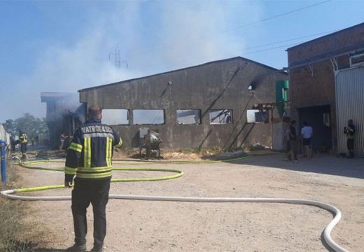 Veliki požar u bijeljinskoj firmi “Medeks”