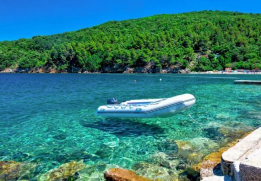 Kafa 1,7 evra, a morski plodovi osam: Hrvatsko ostrvo upola jeftinije od ostatka primorja