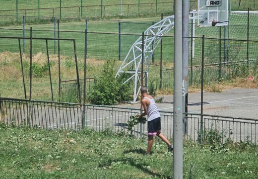 Bijeljina: Pavle Antić nakon nevremena sam očistio košarkaški teren “Radnik”